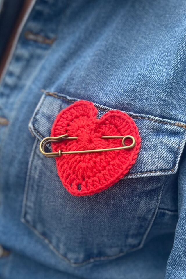 El Yapımı Kalp Broş