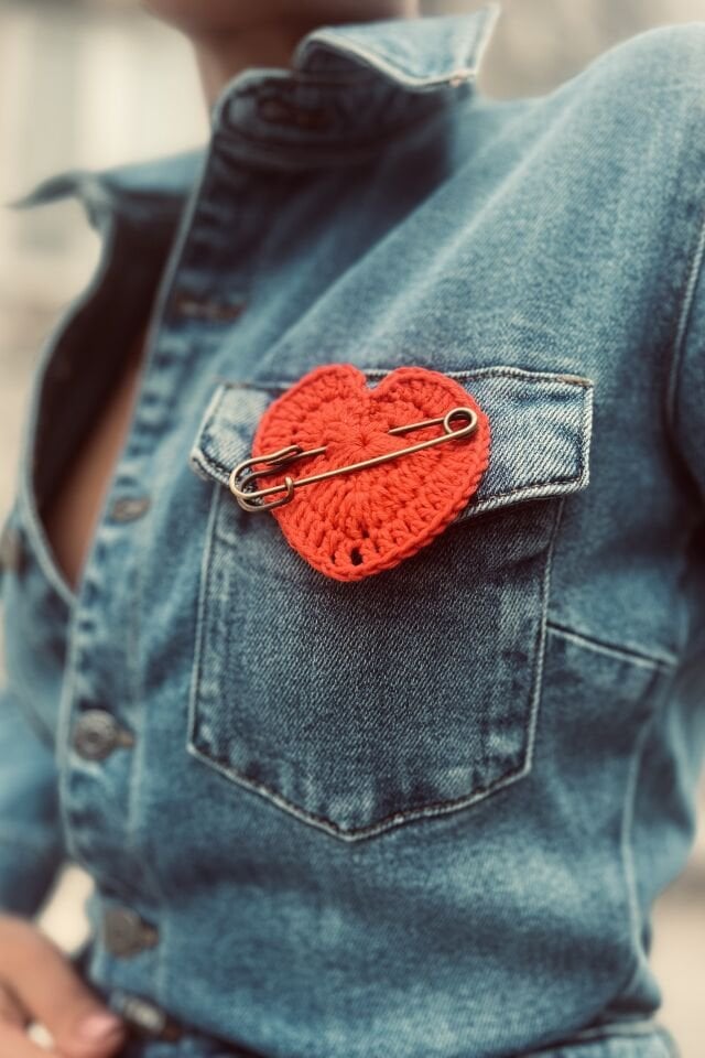 El Yapımı Kalp Broş