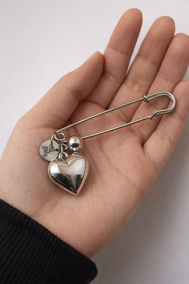 Bold Heart Yaka İğnesi