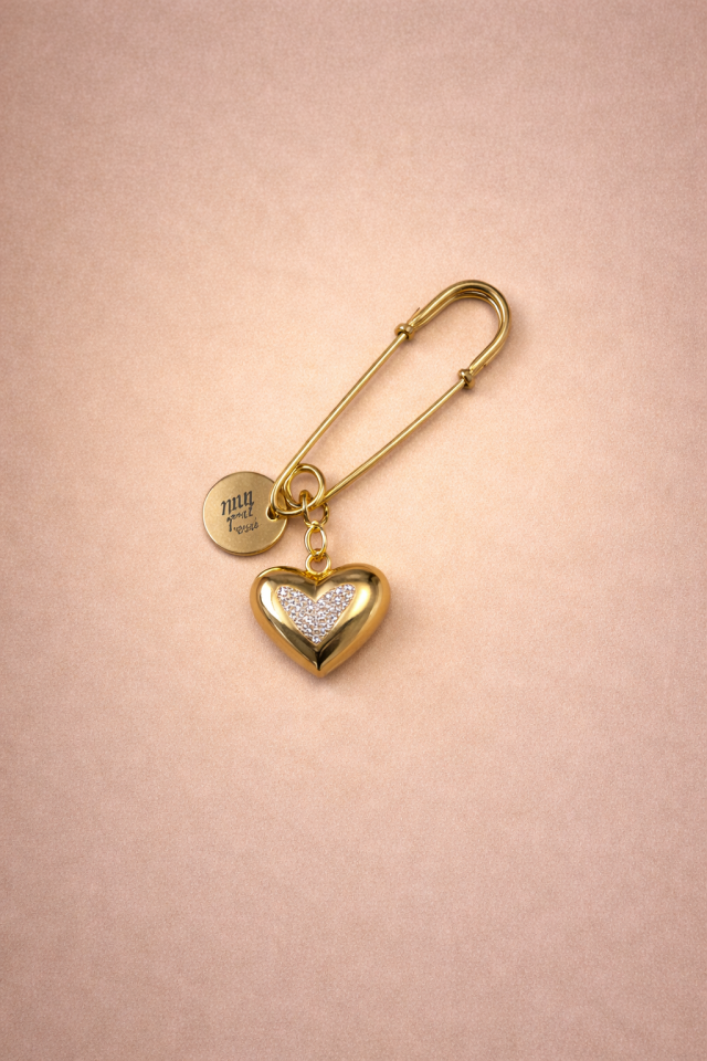 Kelebekli Kalp Yaka İğnesi