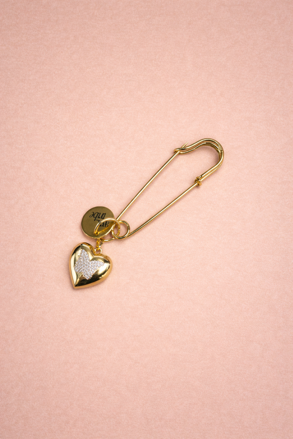 Kelebekli Kalp Yaka İğnesi