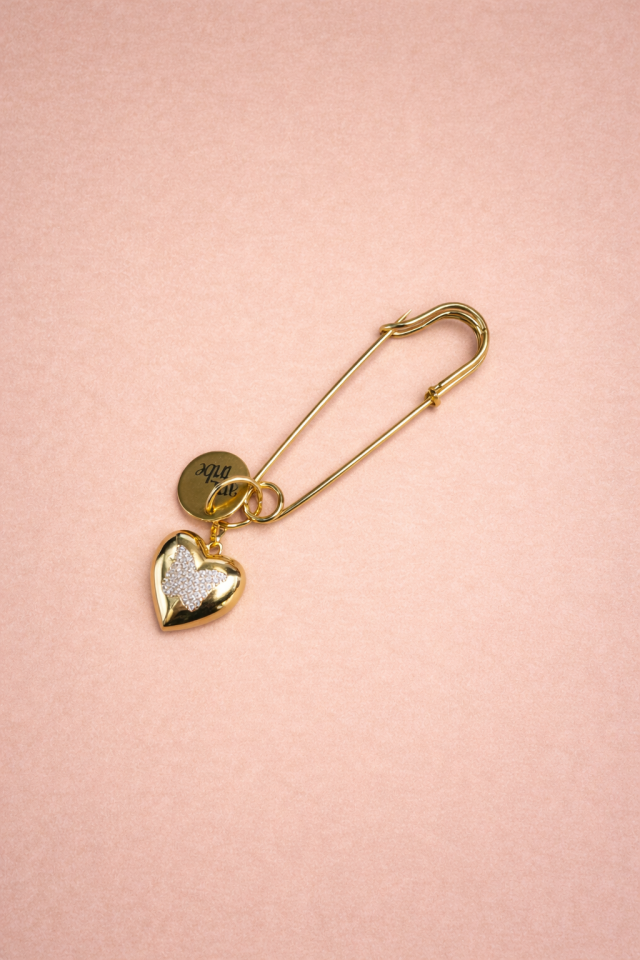 Kelebekli Kalp Yaka İğnesi