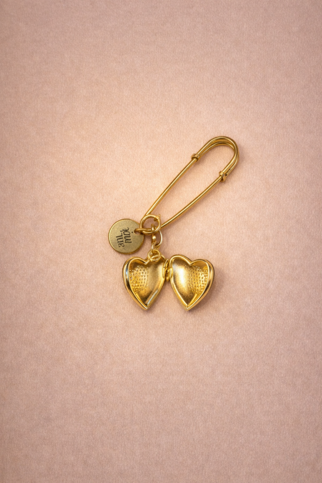 Hilal Detaylı Kalp Yaka İğnesi