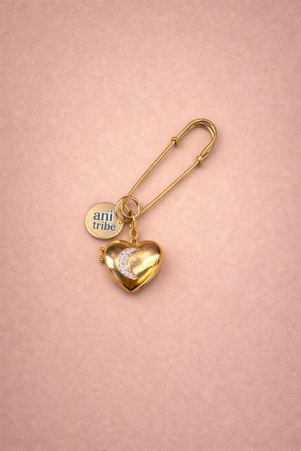 Hilal Detaylı Kalp Yaka İğnesi