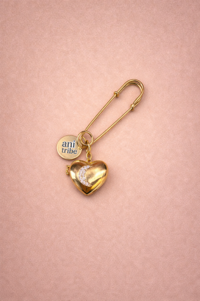 Hilal Detaylı Kalp Yaka İğnesi