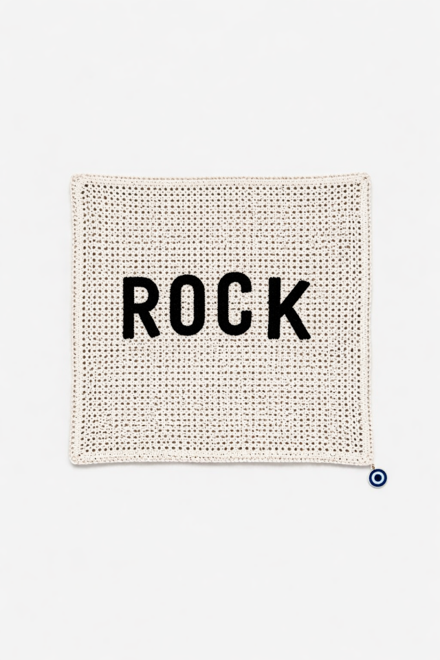 Rock Yazılı El İşi Dantel Örtü