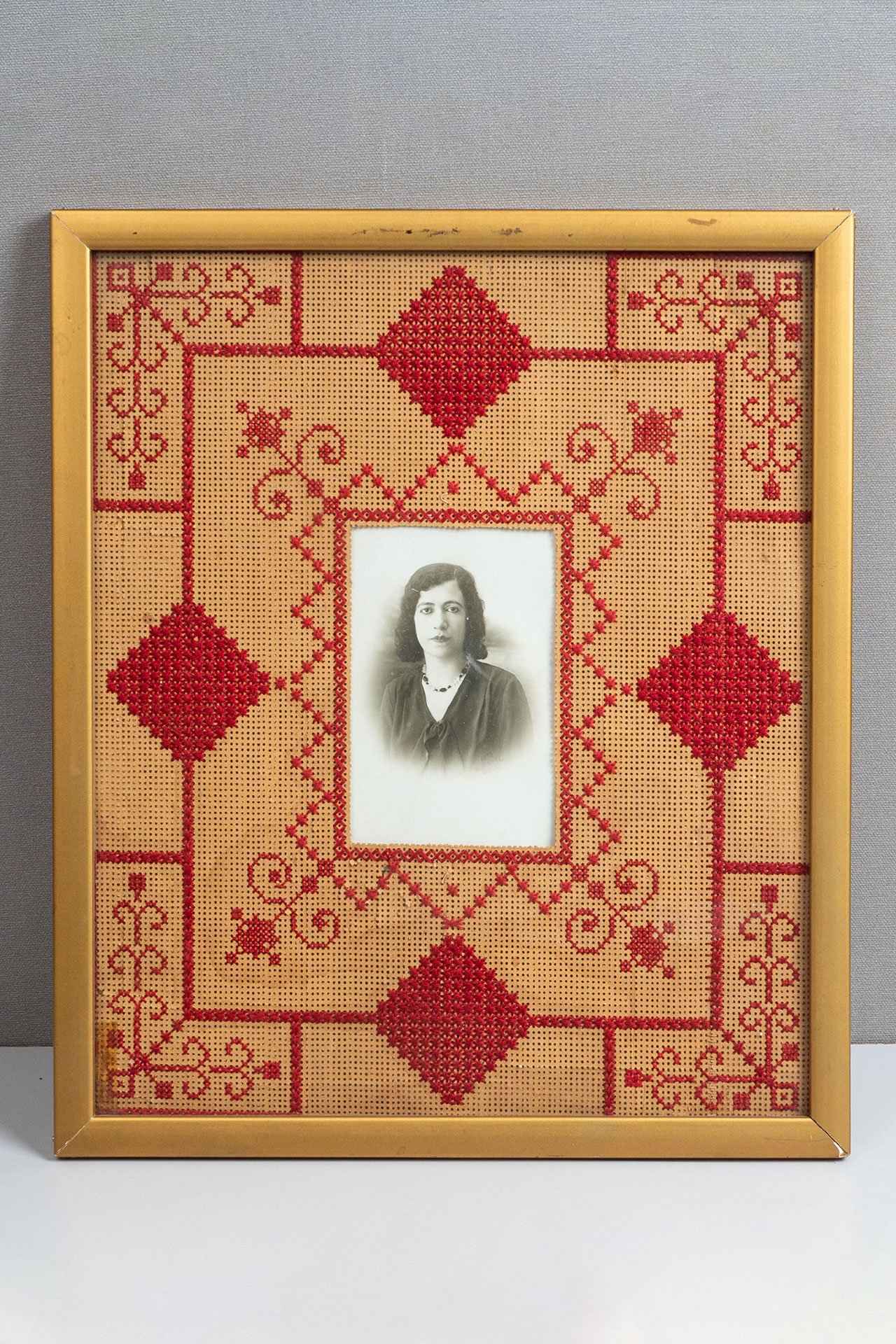 Kâğıt Üzerine Kanaviçeli Çerçeve