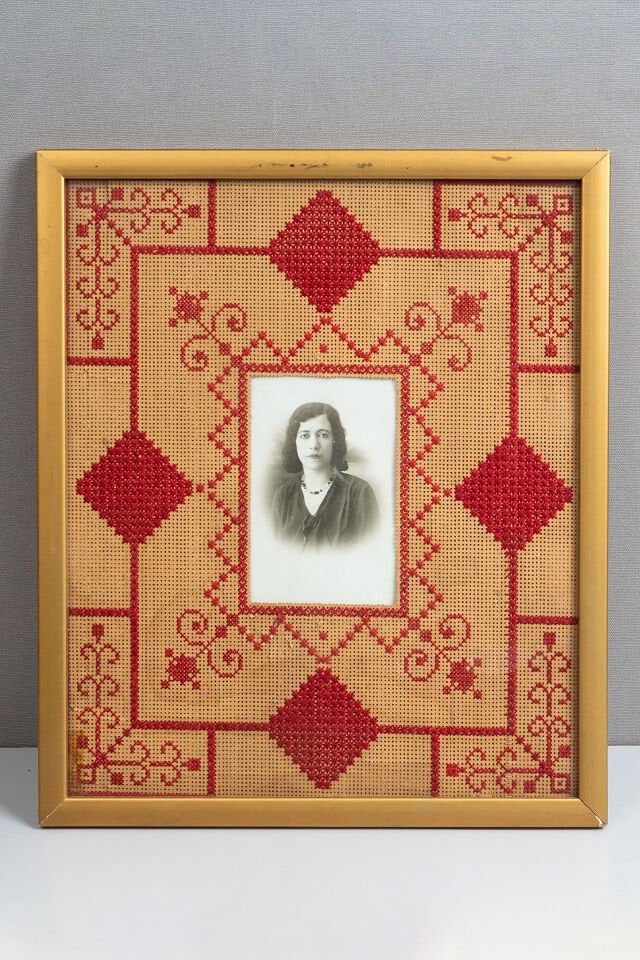 Kâğıt Üzerine Kanaviçeli Çerçeve