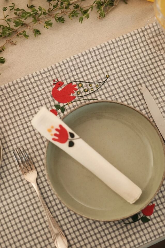 Hisler Tavus Kuşu Sunak