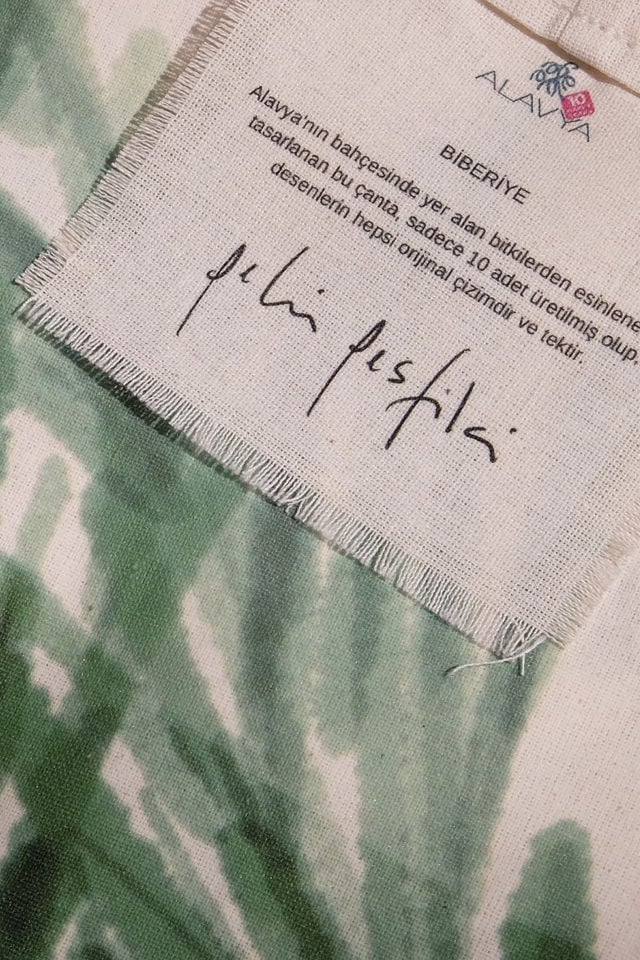 ''Alavya'nın Bahçesi'nden'' Çantalar - Biberiye