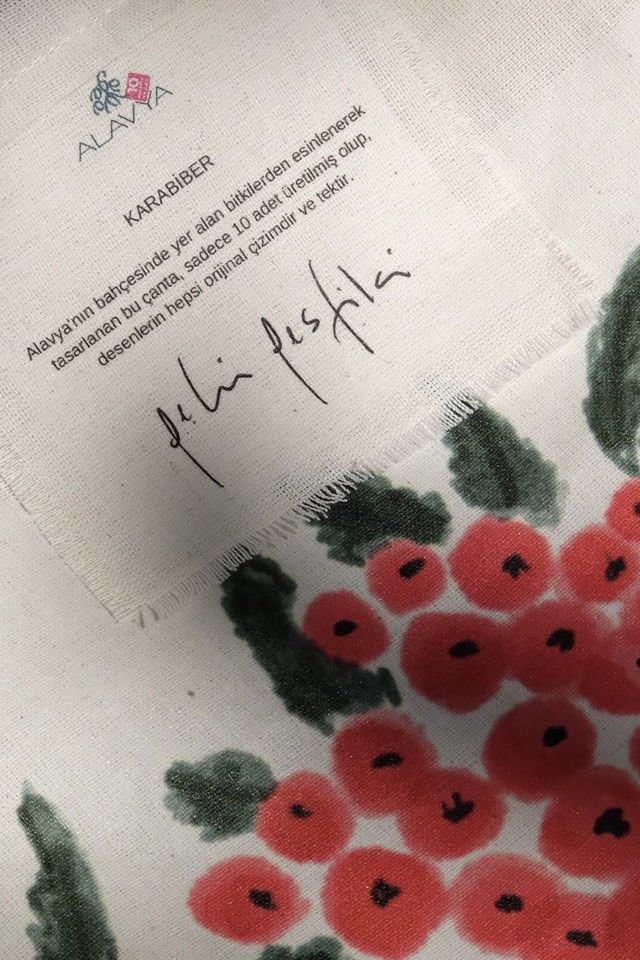 ''Alavya'nın Bahçesi'nden'' Çantalar - Karabiber
