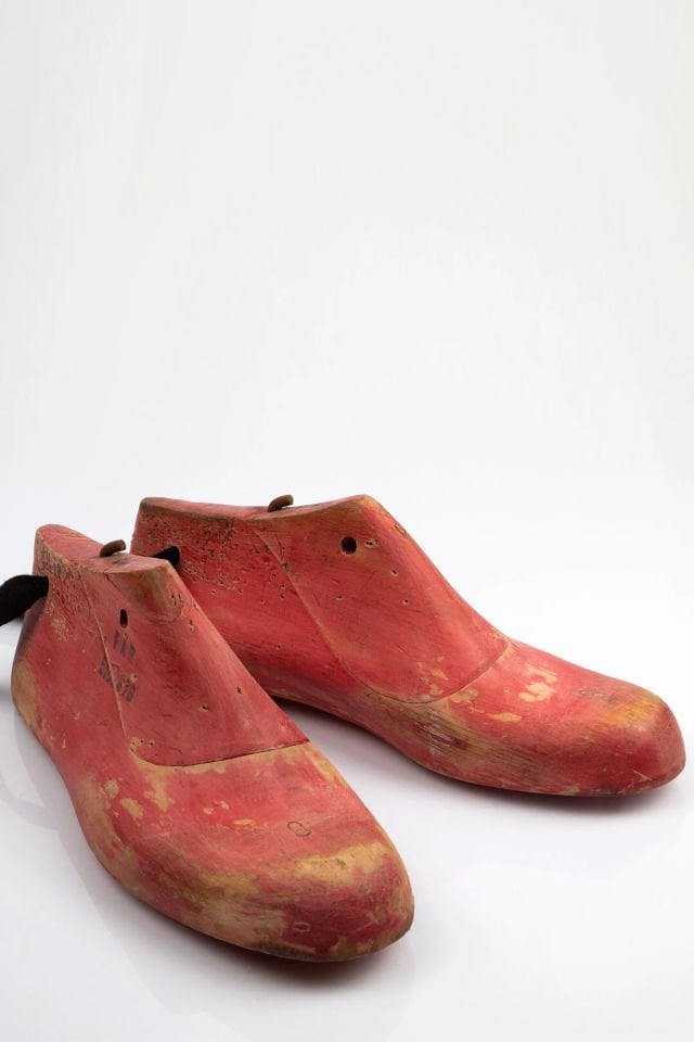 Kırmızı Boyalı Ayakkabı Kalıp 8