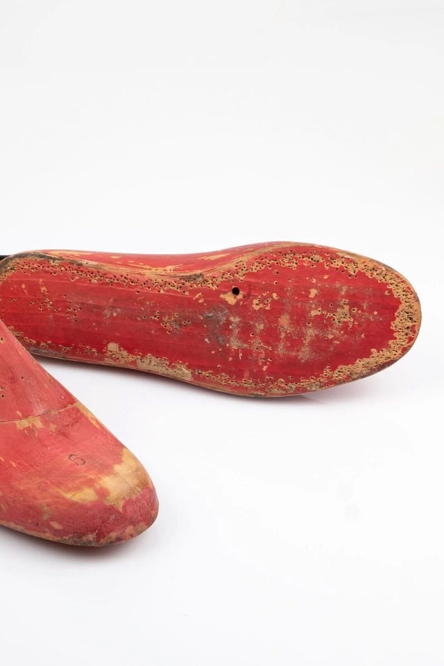 Kırmızı Boyalı Ayakkabı Kalıp 9