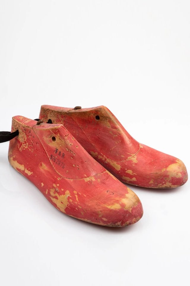 Kırmızı Boyalı Ayakkabı Kalıp 9