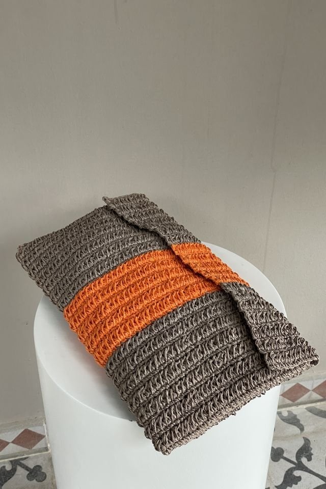 Kağıt İplikten El Örgüsü Clutch 1